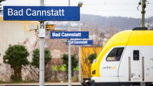 Am Bahnhof in Bad Cannstatt randalierten zwei junge Männer. (Symbolbild) Foto: dpa/Christoph Schmidt