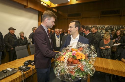 Stabwechsel 2017: Tobias Heizmann gratuliert seinem Nachfolger Daniel Schamburek. Foto: factum/Simon Granville