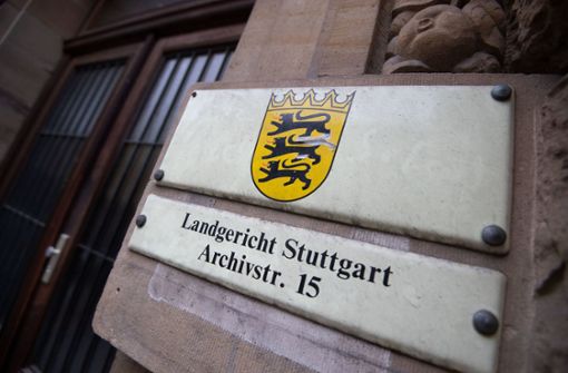 „Alles in der Anklageschrift trifft nicht zu“, sagte der Angeklagte  vor dem Landgericht in Stuttgart. Foto: dpa/Marijan Murat