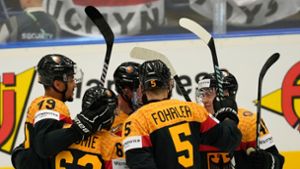 Die deutsche Eishockey-Nationalmannschaft trifft am Dienstag auf Frankreich. Foto: Darko Vojinovic/AP/dpa
