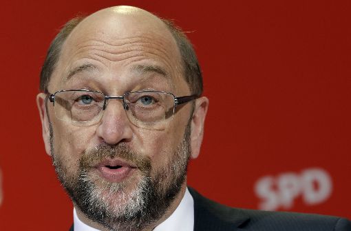 Der SPD-Kanzlerkandidat Martin Schulz macht Ursula von der Leyen für den Imageschaden der Bundeswehr-Truppe verantwortlich. Foto: AP