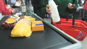 Supermarkteinkäufe können an der Kasse viel Zeit kosten. Foto: shutterstock/Bodnar Taras