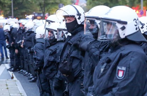 Mit einer Null-Toleranz-Strategie versucht die Hamburger Polizei gewaltbereiten Protestierern Herr zu werden. Der Ansatz ist politisch umstritten. Foto: dpa