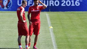 Florian Klein (l.) und Martin Harnik sind mit der österreichischen Nationalmannschaft bei der EM ausgeschieden. Foto: AFP