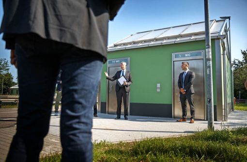 Vorbild Korb: Die im Juli 2021 von Staatssekretär Steffen Bilger offiziell in Betrieb genommene Toilettenanlage an der B 14. Foto: Gottfried Stoppel
