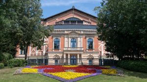 Endlich sind nicht nur die Blumen vorm Haus schön: das Festspielhaus in Bayreuth Foto: dpa