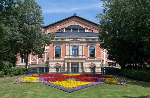 Endlich sind nicht nur die Blumen vorm Haus schön: das Festspielhaus in Bayreuth Foto: dpa