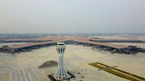 Der Mega-Flughafen in Daxing rund 50 Kilometer südlich der chinesischen Hauptstadt soll zunächst 45 Millionen Passagiere im Jahr abfertigen. Foto: dpa/Zhang Chenlin
