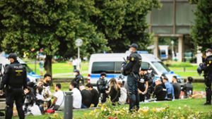 Die Polizei überwacht die Lage im Stuttgarter Schlossgarten – werden fremdländisch aussehende Menschen häufiger kontrolliert als Deutsche? Foto: Lichtgut/Max Kovalenko