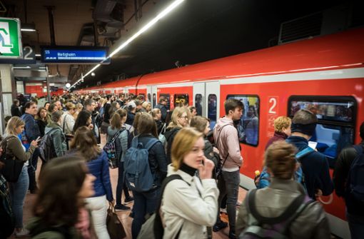 Die Fahrt mit Bus und Bahn soll ab dem 1. April 2019 durch die Tarifreform attraktiver werden. Foto: Lichtgut/Achim Zweygarth