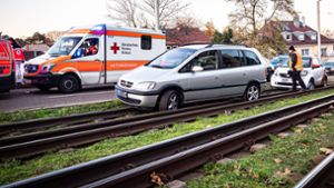 Zwei Autos landeten bei dem Unfall im Gleisbett. Foto: 7aktuell.de/Alexander Hald