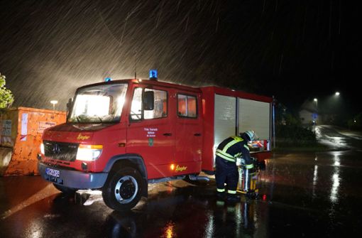 Im Kreis Heidenheim musste die Feuerwehr bei Starkregen anrücken und vollgelaufene Keller leerpumpen. Foto: SDMG/SDMG / Kohls