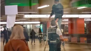 Die Polizei hat einem Mann ausgeholfen, der seinen Schlüsselbund zu hoch in die Luft warf. Foto: Facebook/Polizei Stuttgart