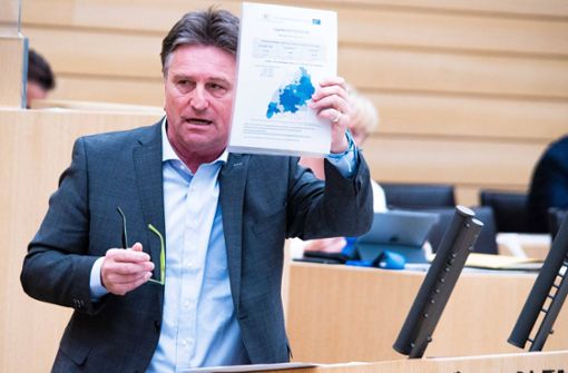 Sozialminister Manfred Lucha warnt die Bürger, das Coronavirus auf die leichte Schulter zu nehmen. Foto: 7aktuell.de/Marc Gruber