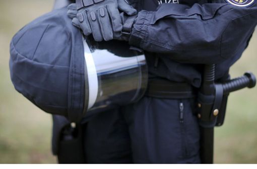 Die Polizei hat in Bad Cannstatt zahlreiche Fußballfans festgenommen (Symbolbild). Foto: dpa