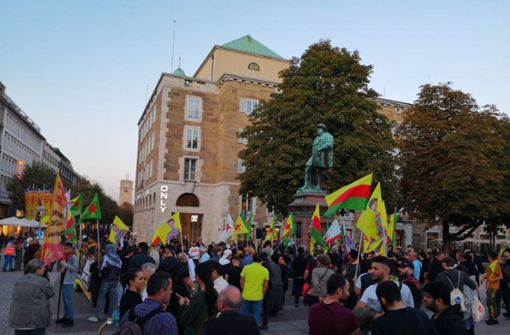 Zuletzt kam es bei den Kurden-Demonstrationen in Stuttgart auch zu Auseinandersetzungen mit der Polizei. Foto: Andreas Rosar/Fotoagentur Stuttgart