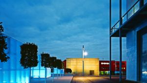 Ludwigsburg leuchtet: die Theaterakademie des Landes bei Nacht. Foto: ADK