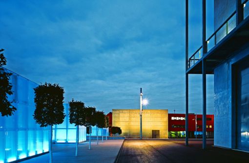 Ludwigsburg leuchtet: die Theaterakademie des Landes bei Nacht. Foto: ADK