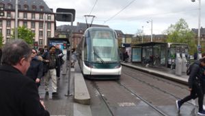 Eine Niederflur-Stadtbahn in Straßburg. Ähnliche Bahnen sollen künftig durch Ludwigsburg fahren – wenn sich die Anhänger des Systems durchsetzen. Foto: Tim Höhn