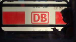 Die Nettoschulden der Deutschen Bahn könnten in diesem Jahr auf 35 Milliarden Euro wachsen – ein Defizit, für das am Ende der Bund haftet. Foto: dpa/Sebastian Gollnow
