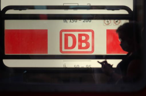 Die Nettoschulden der Deutschen Bahn könnten in diesem Jahr auf 35 Milliarden Euro wachsen – ein Defizit, für das am Ende der Bund haftet. Foto: dpa/Sebastian Gollnow