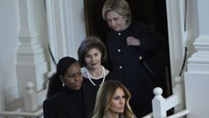 Ein seltenes Bild der Eintracht (von hinten): Hillary Clinton, Laura Bush, Michelle Obama und Melania Trump. Nur Jill Biden, die aktuelle First Lady, fehlt auf diesem Foto. Foto: AFP/ANDREW CABALLERO-REYNOLDS