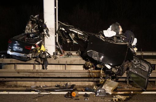 Der Fahrer war nach dem Unfall auf der A81 bei Mundelsheim wohl sofort tot. Foto: 7aktuell.de/F. Hessenauer