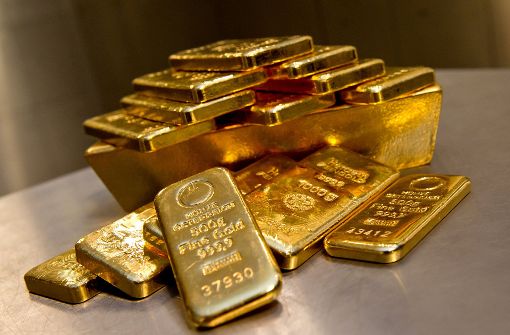 Gold wirft keine Zinsen ab, doch es beruhigt so manchen Sparer. Wichtig ist, es sicher im Tresor aufzubewahren – bei der Bank oder zuhause. Foto: dpa