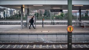 In Cannstatt geraten zwei Streitende auf das Gleis (Symbolbild). Foto:Lichtgut Foto: /Max Kovalenko