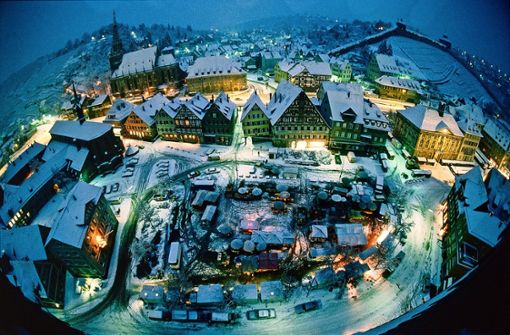 Das  Foto des  Esslinger Weihnachtsmarkts ist fast so etwas wie ein   Zeitdokument. Foto: Dieter Blum