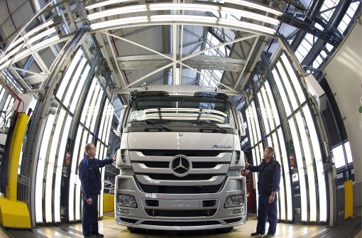 Die Lkw-Marke Mercedes-Benz will in den kommenden Jahren deutlich wachsen. Foto: dapd