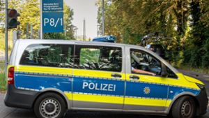 Der Tatort am 11. Juli: Die Polizei bewacht das Daimler-Parkhaus. Foto: 7aktuell/Simon Adomat