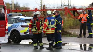 Polizei und Feuerwehr am Unglücksort in Neumarkt/Oberpfalz. Foto: Klein/vifogra/dpa