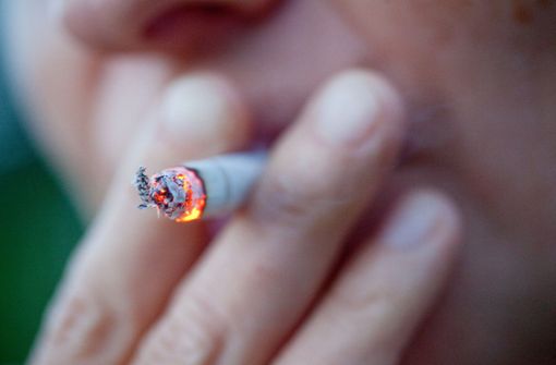 Für eine Packung mit 20 Zigaretten müssen  Raucher seit 1. Januar  10 Cent mehr an Tabaksteuer bezahlen. Foto: dpa/Christoph Schmidt