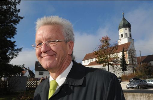 Winfried Kretschmann vor heimischer Kulisse in Sigmaringen-Laiz. Foto: dapd/Felix Kaestle