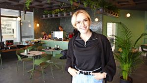 Grün ist die Lieblingsfarbe von Valentina Knoll. Das sieht man  in ihrem Café. Foto: /Caroline Holowiecki