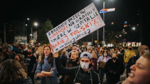 Die Gesetze zur Abtreibung in Polen, die noch die alte PiS-Regierung verabschiedet hatte, haben heftige Proteste ausgelöst. Foto: imago images/NurPhoto/Krzysztof Zatycki via www.imago-images.de