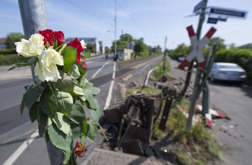Die Fassungslosigkeit nach dem tödlichen Bahn-Unfall von Frankfurt ist groß. Foto: dpa/Boris Roessler