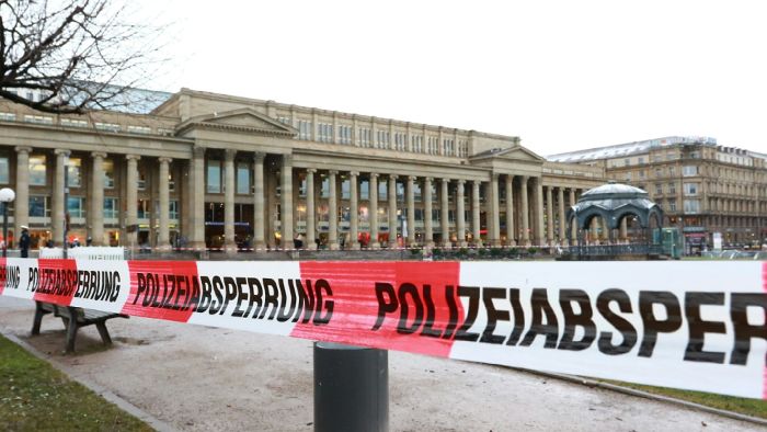 Polizei räumt den Schlossplatz