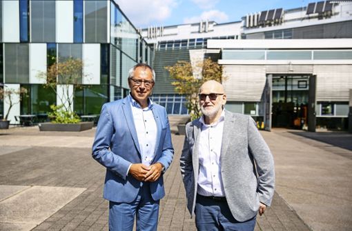 Raus aus der Hochschule, rein in die Unternehmen: der Rektor Christof Wolfmaier und der Professor Werner Klement. Foto: Roberto Bulgrin