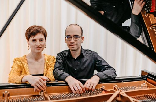 Das Pianistenduo Yseult Jost (l.) und Domingos Costa ist im Kreis Böblingen gut bekannt. Das Ehepaar  will beim  Böblinger Musikherbst verstärkt junge Talente einbinden. Foto: Jessy Stapf