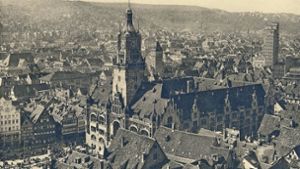 Von 1901 bis 1905 ist das alte Rathaus erbaut worden: Die Luftaufnahme  zeigt den Marktplatz und den Tagblattturm, der 1927/1928 gebaut worden ist. Foto: Paul Hommel