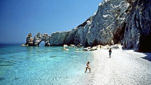 Griechenland  ist beliebt bei den  Deutschen und wird auch gerne kurzfristig  gebucht. Im Bild ein Strand auf der Insel Skiathos. Foto: dpa