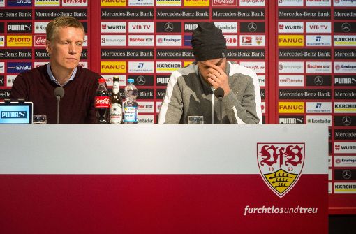 Kevin Großkreutz (rechts) und VfB-Sportvorstand Jan Schindelmeiser bei der Pressekonferenz. Foto: dpa