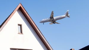 Viele Menschen im Landkreis Esslingen leiden unter Fluglärm. Foto: Daniel Bockwoldt/dp