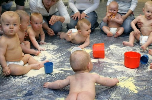 Ein Spiel- und Bewegungsprogramm für Mütter und Väter mit ihren Babys Foto: dpa