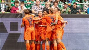 Wolfsburg setzte sich in Bremen mit 2:0 durch. Foto: Axel Heimken/dpa