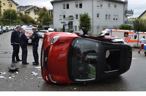 Beim Abbiegen nicht aufgepasst: Eine Smart-Fahrerin löste einen verhängnisvollen Unfall aus. Foto: Andreas Rosar