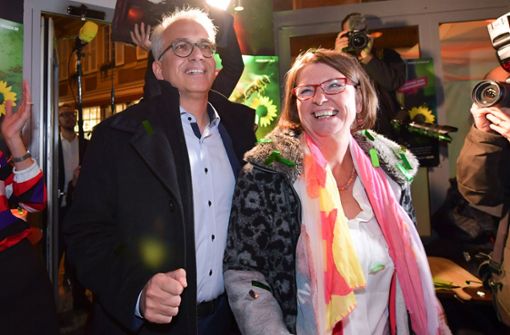 In Feierstimmung: Die Spitzenkandidaten der Grünen:   Tarek Al-Wazir und Priska Hinz Foto: dpa