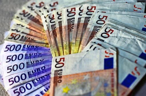 Statt Hunderttausenden Euro fanden die Geschädigten nur noch Papierschnipsel in den Geldkoffern. Foto: dpa